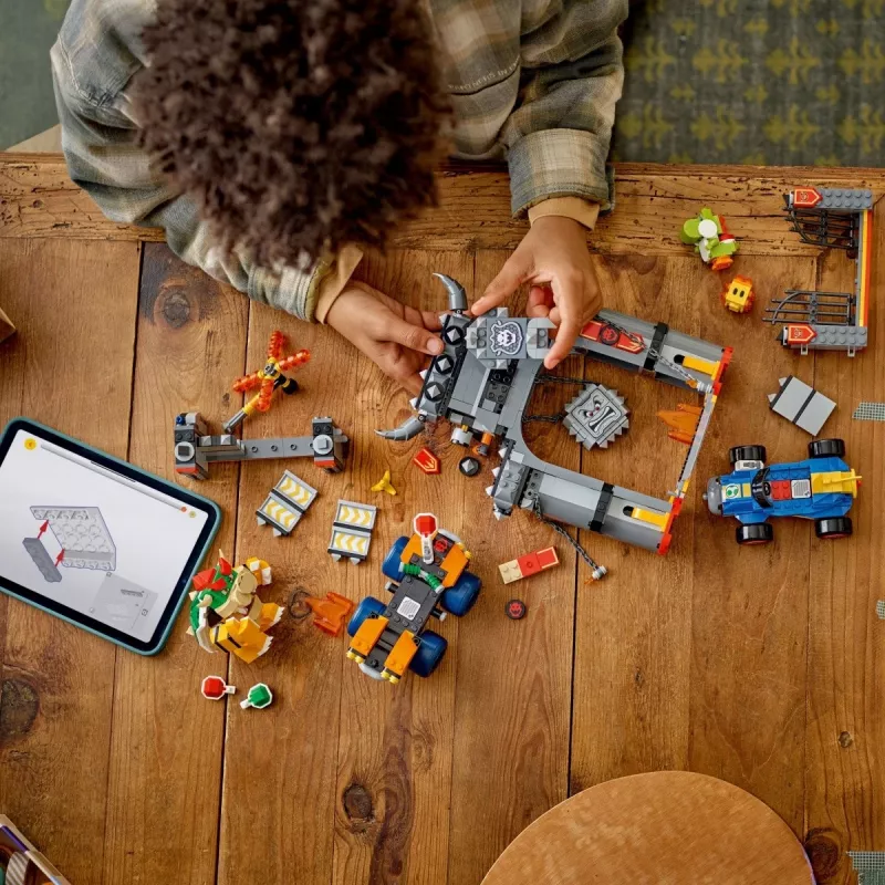 Constructiespeelgoed LEGO-set 72039 Super Mario Bowsers fort met Mario Kart, interactieve speelset
