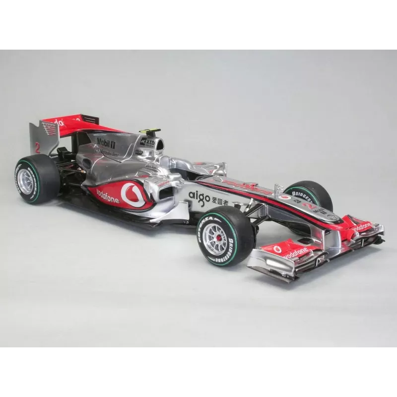 REVELL plastic model McLaren Mercedes MP4-25 Lewis Hamilton — schaal 1:24