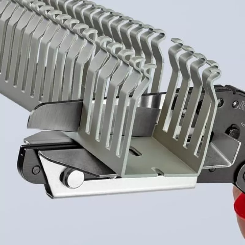 Knipex 95 02 21 tang