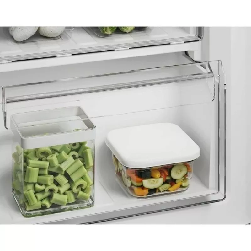 Inbouw koel-vriescombinatie Electrolux ENS3SE18S – roestvrijstaal, vriesvak boven, verwisselbare deurstop, energie-efficiëntieklasse E
