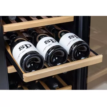 Caso | Wijnkoelkast | WineComfort 24 | Energie-efficiëntieklasse G | Vitrine | Flessencapaciteit 24 flessen | Koeltype compressortechnologie | Zwart