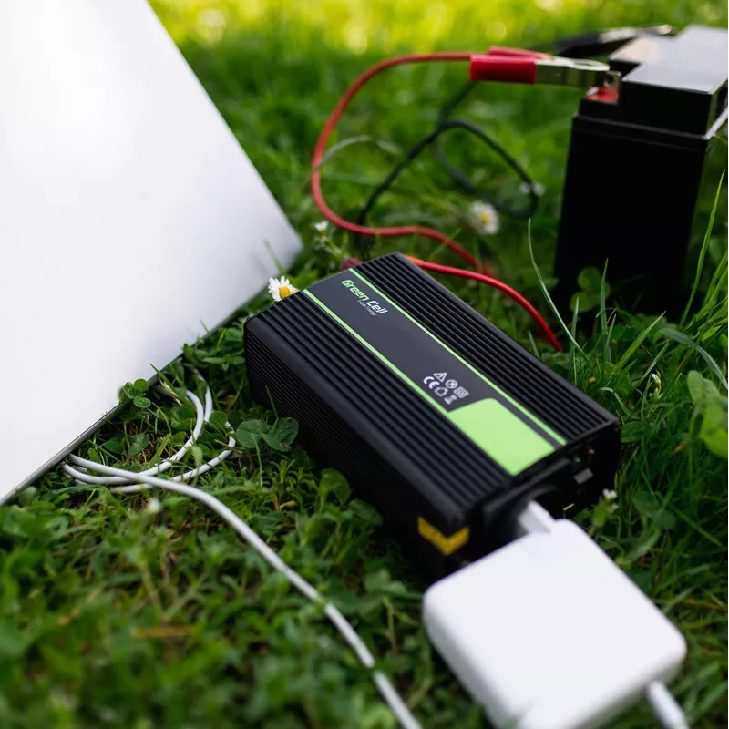 Omvormer Green Cell INV14 300W DC 24V naar 230V met USB, Type-E stopcontact, actieve koeling