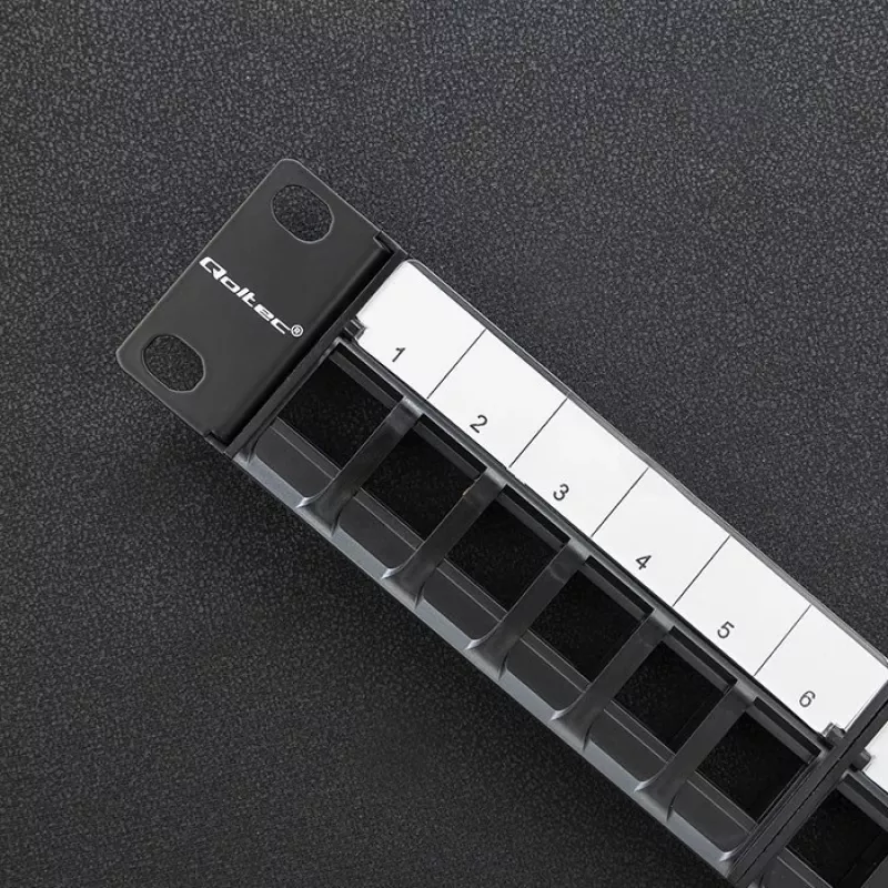 Qoltec 54516 patchpaneel voor 19-inch rack, 24 poorten, 1U, UTP, zwart