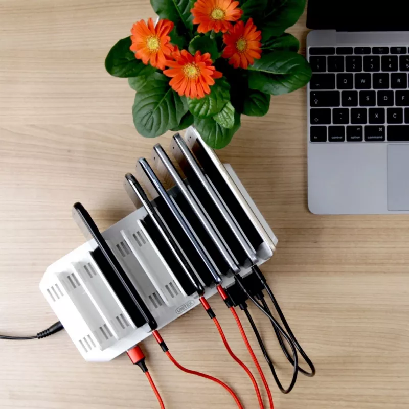 Oplaadstation Unitek Y-2190A — 10 USB-aansluitingen (8×USB2.0 + 2×USB3.2 Gen1), draadloos laden, 96 W totaalvermogen