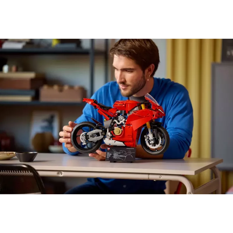 LEGO TECHNIC 42202 Ducati Panigale V4 S Motor