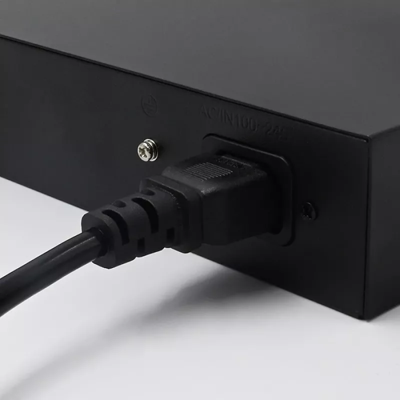 Netwerkswitch QOLTEC Fast Ethernet PoE 8xRJ45 met 2xRJ45 uplink