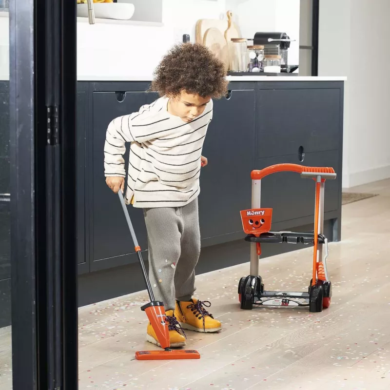Kinderpoetswagen CASDON Henry, rood – huishoudspeelgoed voor rollenspellen