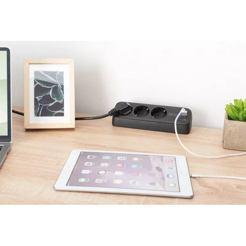 Meervoudig stopcontact DIGITUS 3-voudig met 2×USB-A & 1×USB-C, 3 AC-stopcontacten type E/F, 1,5 m kabel, zwart