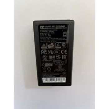 PoE-adapter Cambium Networks N000900L001D — Gigabit Ethernet, 30 V PoE, 15 W uitgang, 90–264 V AC ingang
