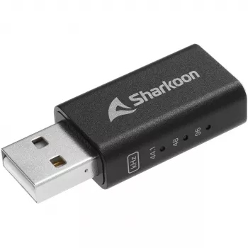 Interne USB Type-A naar 3,5 mm DAC-adapter Sharkoon DAC Pro S — 2 V uitgang, zwart, compact (42 × 17,3 × 9,7 mm)