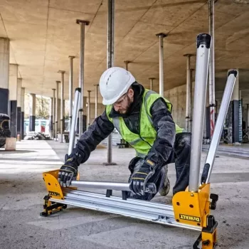 Afkort- en verstekzaagstandaard DeWalt DE7033 — opvouwbare aluminium standaard, 4 poten, uitschuifbaar tot 2,5 m, draagvermogen 227 kg, 16 kg
