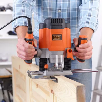 Router/trimmer Black & Decker KW1200EKA-QS — compacte bovenfrees met instelbare diepte-instellingen, ergonomisch ontwerp