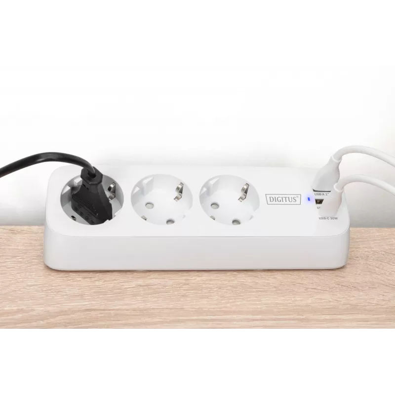 Meervoudig stopcontact DIGITUS 3-voudig met 2×USB-A en 1×USB-C, 3 AC-stopcontacten type E/F, 1,5 m kabel, wit