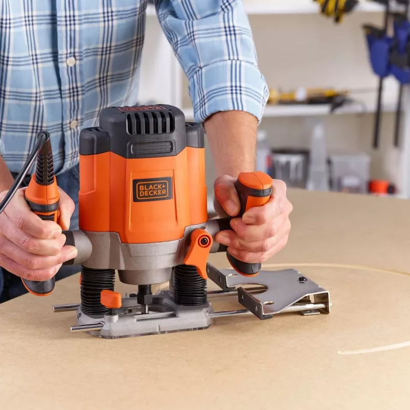 Router/trimmer Black & Decker KW1200EKA-QS — compacte bovenfrees met instelbare diepte-instellingen, ergonomisch ontwerp