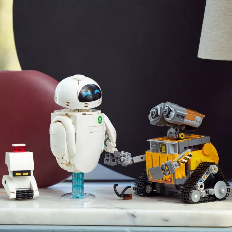 LEGO Disney Pixar 43279 WALL-E en EVE bouwset, 811 stuks, 18+