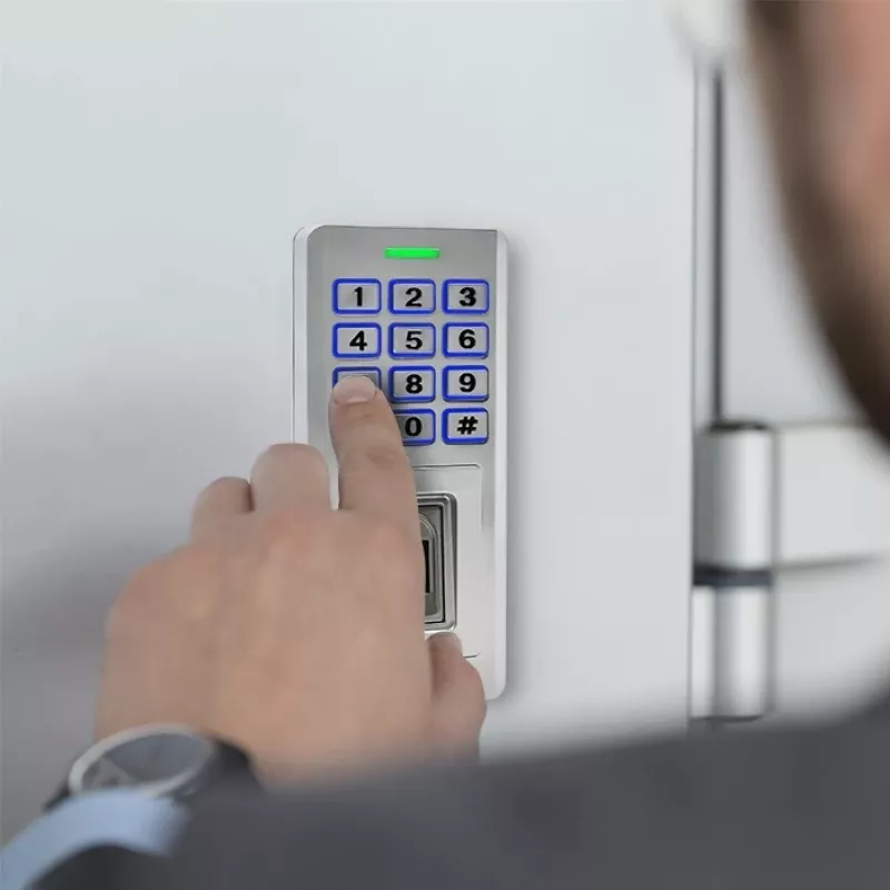 Fingerprint- en RFID-codeslot QOLTEC 52447 met IP68-bescherming