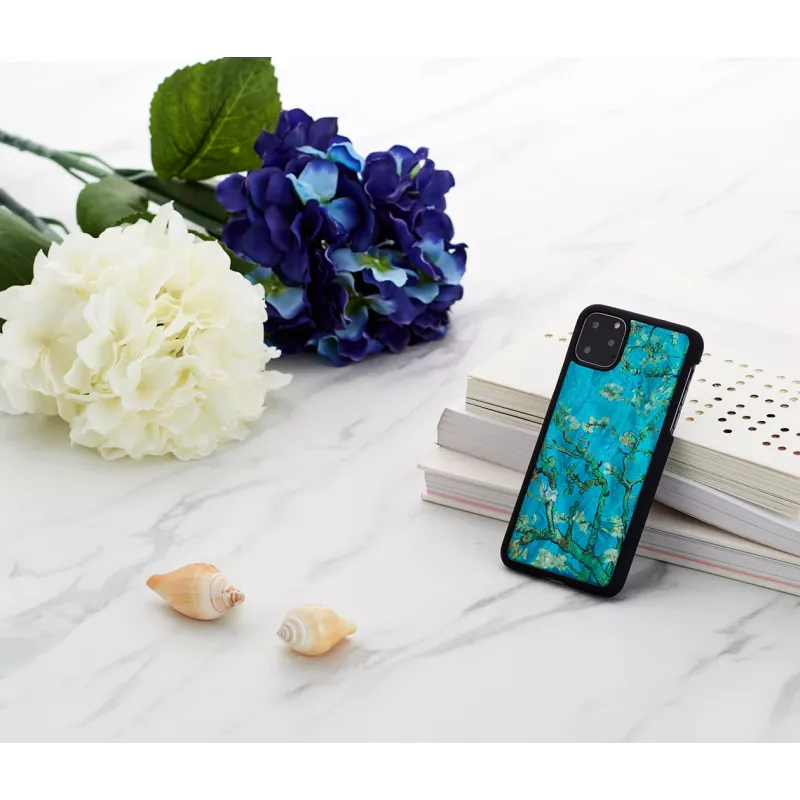Beschermhoes iKins voor iPhone 11 Pro Max – Almond Blossom zwart