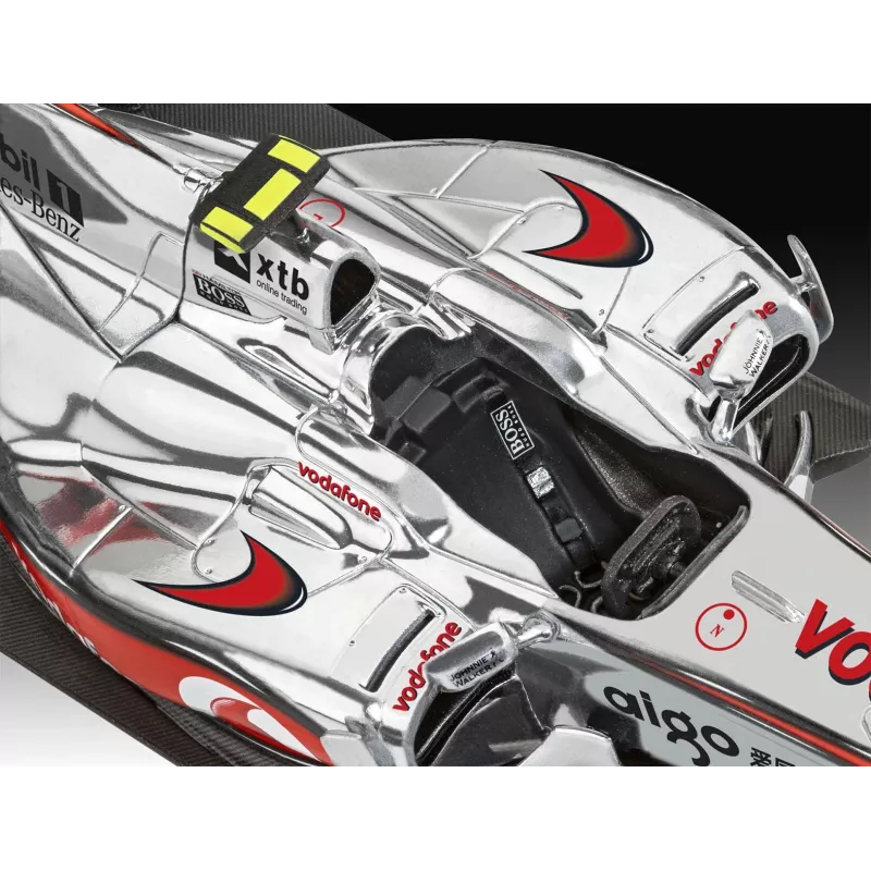 REVELL plastic model McLaren Mercedes MP4-25 Lewis Hamilton — schaal 1:24