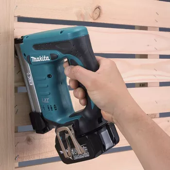 Makita DST221Z nietmachine/tacker accu-tacker