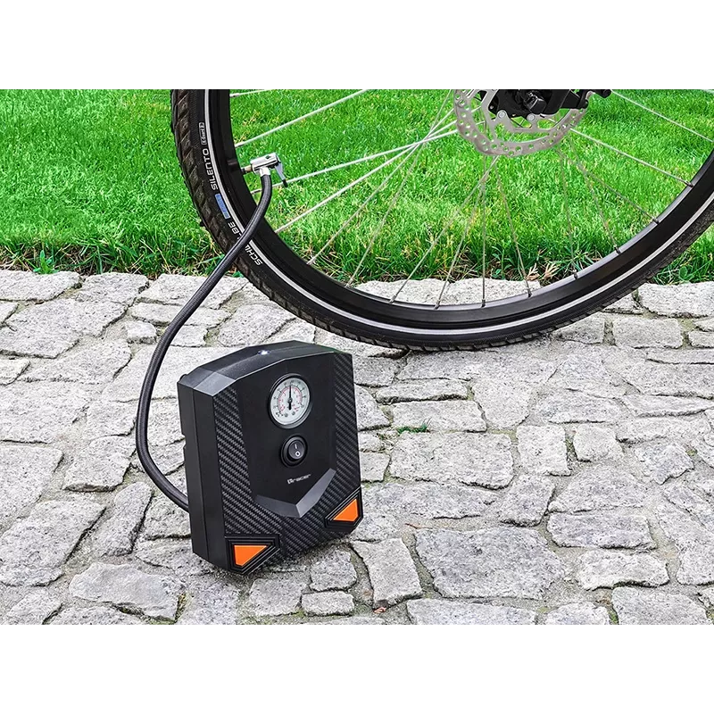 Draagbare luchtpomp TRACER RES-03ML 12V 150 PSI — autobandenvuller, 12 V stroomvoorziening