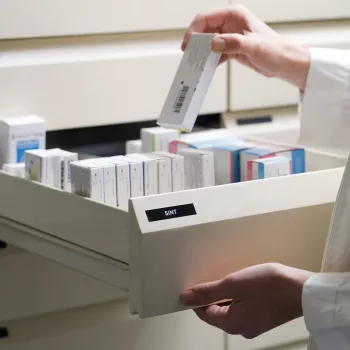 Originele DYMO D1 Etiketten | Witte print op zwarte tape | 12 mm x 7 m | Zelfklevende etiketten voor LabelManager Labelprinter | Gemaakt in Europa