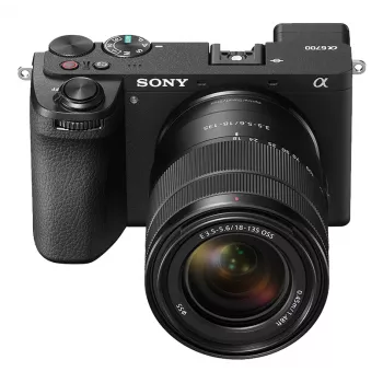 Sony Alpha 6700 kit met E 18-135mm F3.5-5.6, zwart