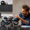 LEGO Technic motorfietsmodel BMW M1000RR 42130 met gedetailleerde motor en werkende vering