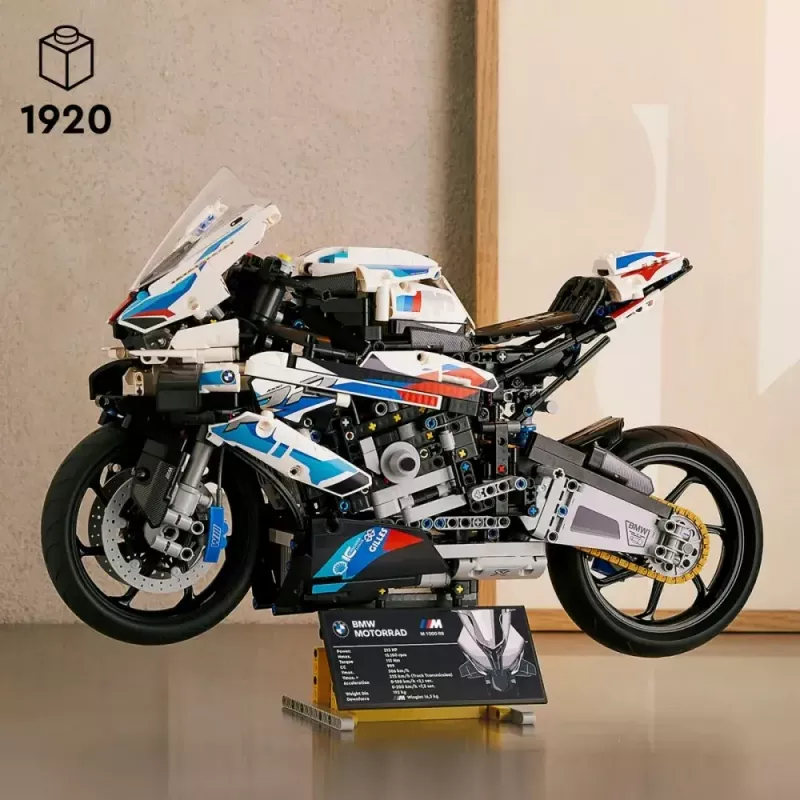 LEGO Technic motorfietsmodel BMW M1000RR 42130 met gedetailleerde motor en werkende vering