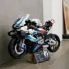 LEGO Technic motorfietsmodel BMW M1000RR 42130 met gedetailleerde motor en werkende vering