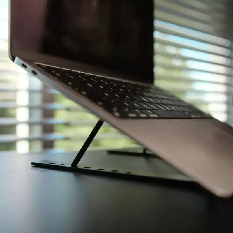 Laptopstandaard SAVIO PB-05 in hoogte verstelbaar draagbaar — SAVIO PB-05