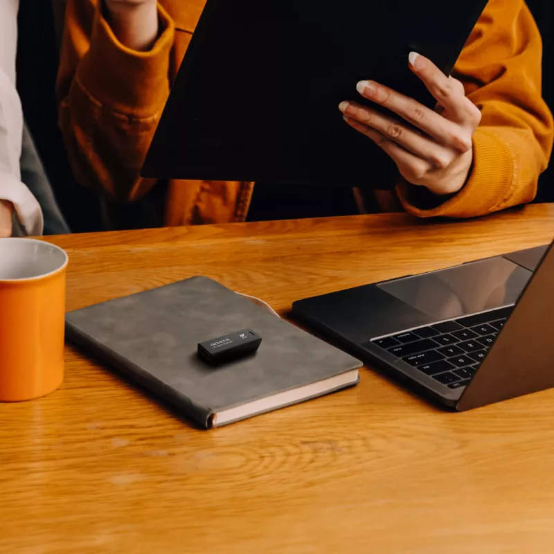 ADATA UC320 USB-flashstation 64 GB USB Type-A 3.2 Gen 1 (3.1 Gen 1) zwart