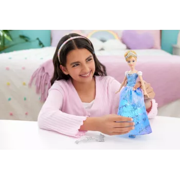 Disney Princess Betoverde baljurk Assepoester modepop met licht & geluid, geïnspireerd op de film
