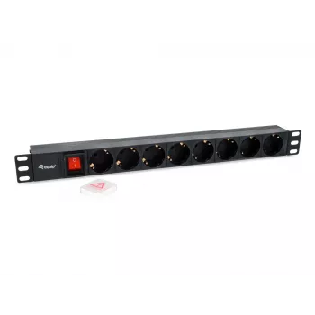 Equip 8-voudige Duitse stekkerdoos met IEC C14-stekker