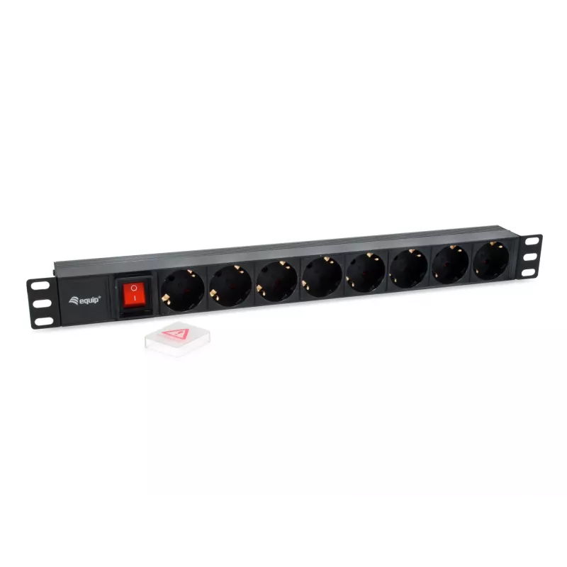Equip 8-voudige Duitse stekkerdoos met IEC C14-stekker