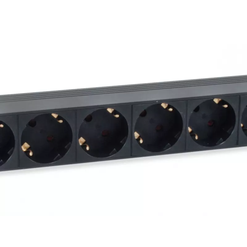 Equip 8-voudige Duitse stekkerdoos met IEC C14-stekker