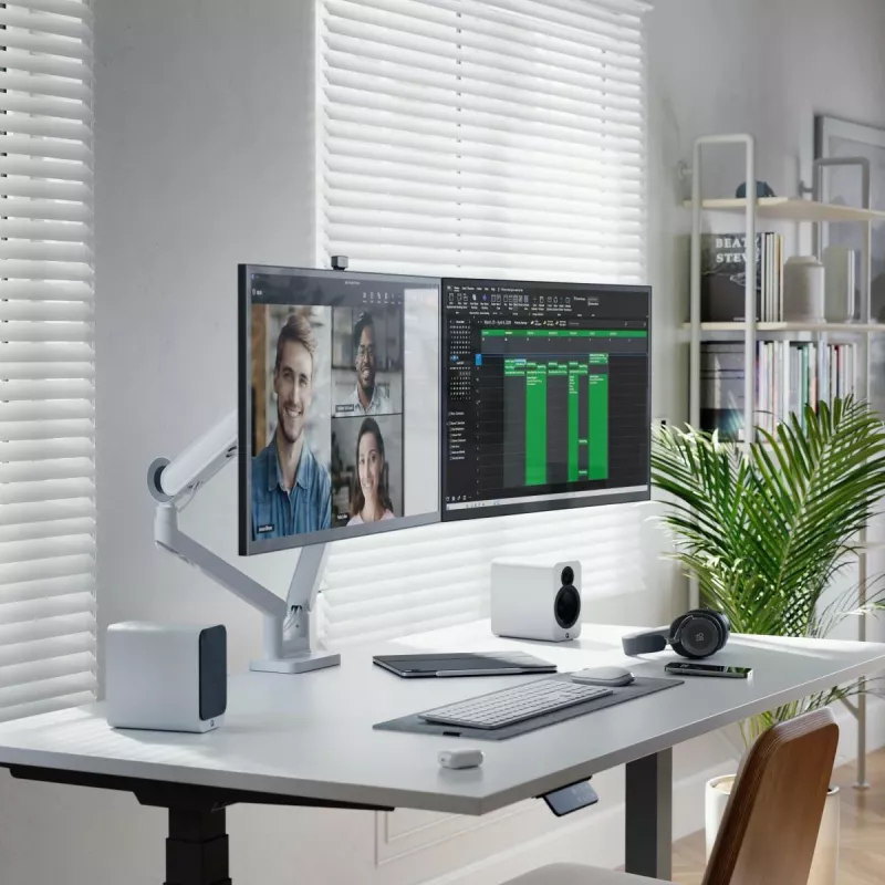 ALOGIC Clarity Max Touch 32C4KPDWT touchscreenmonitor, 32 inch, 3840x2160 4K UHD, 65 W Power Delivery, 8MP-webcam, USB-hub, zwart/zilver