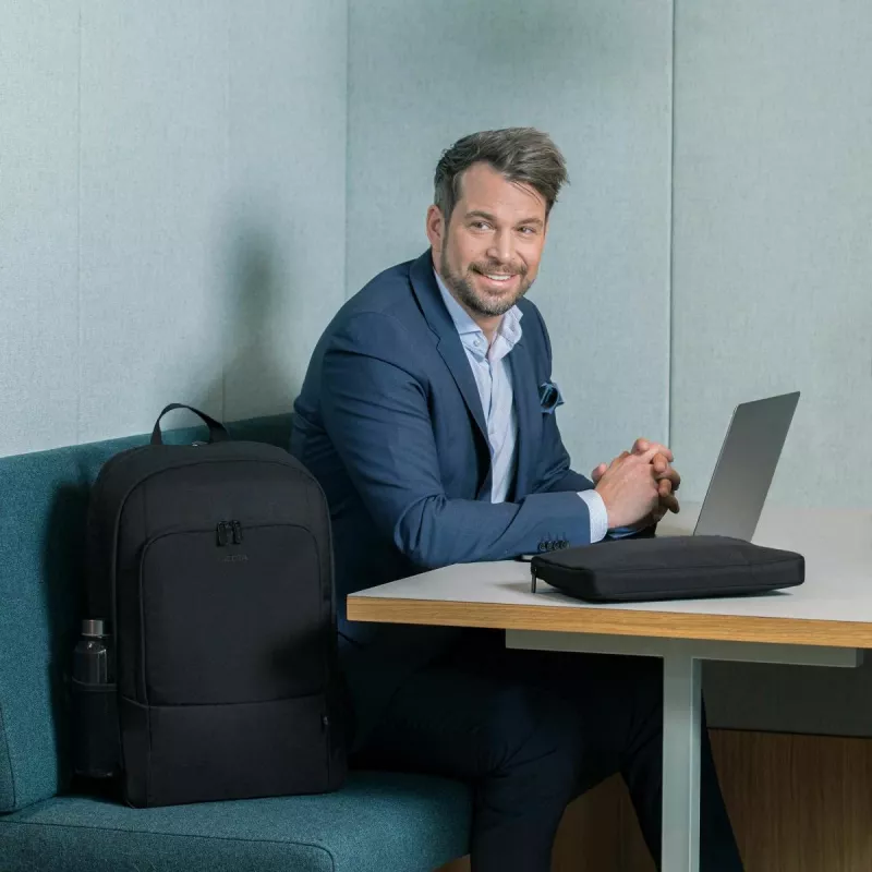 DICOTA Eco Backpack Base - 13-14.1in notebookrugzak - zwart / 300d rPET polyester