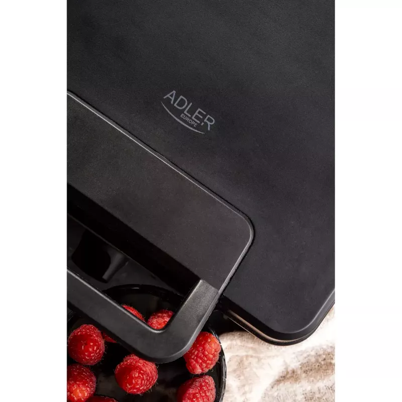 Wafelijzer Adler AD 3049, 4 vierkante wafels, antiaanbaklaag, 1800 W, zwart
