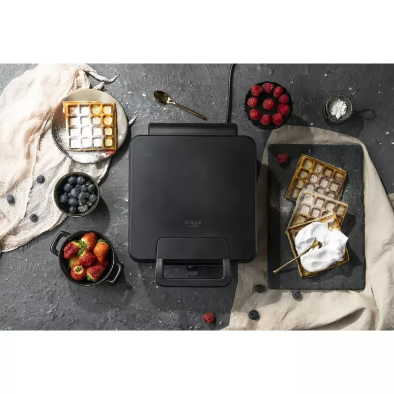 Wafelijzer Adler AD 3049, 4 vierkante wafels, antiaanbaklaag, 1800 W, zwart