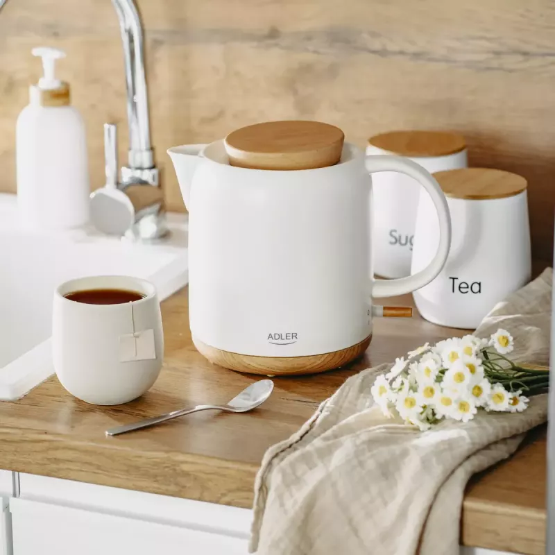 Elektrische waterkoker Adler AD 1304 — 1 L, 1200 W, keramische behuizing, klapdeksel, 360°-draaibasis, wit