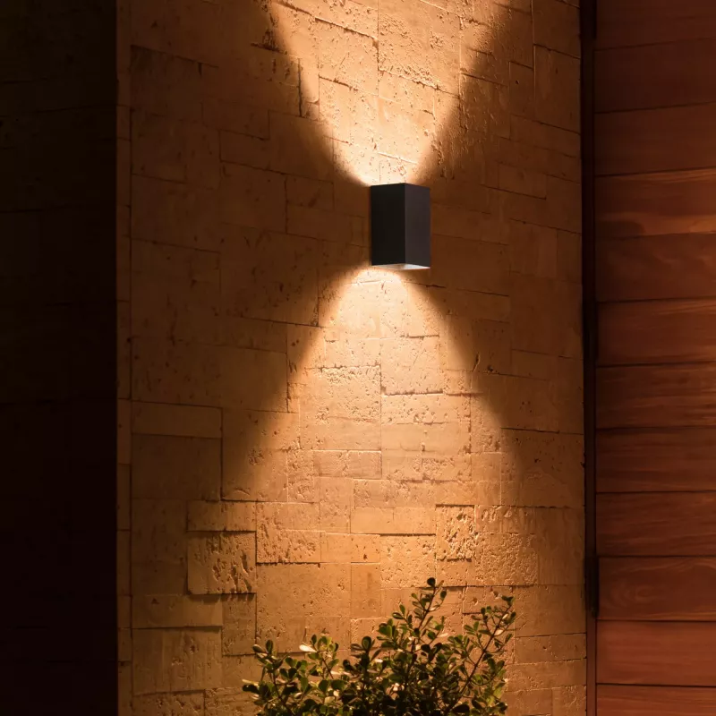 Philips Hue White and colour ambience Resonate Outdoor wandlamp