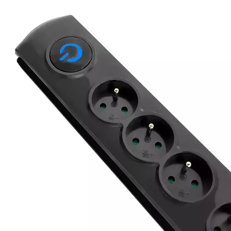 Overspanningsbeveiliging QOLTEC 50104 — 4 AC-stopcontacten, 230 V, 1,5 m kabel, zwart