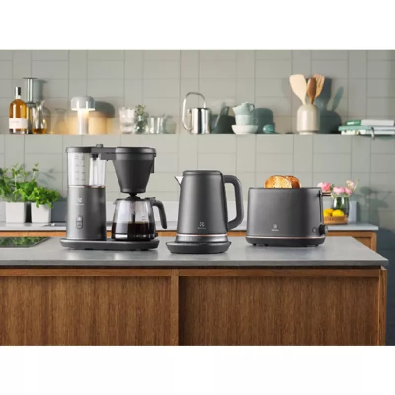 Electrolux E7K16BP waterkoker 1,7 l 2400 W zwart, koper