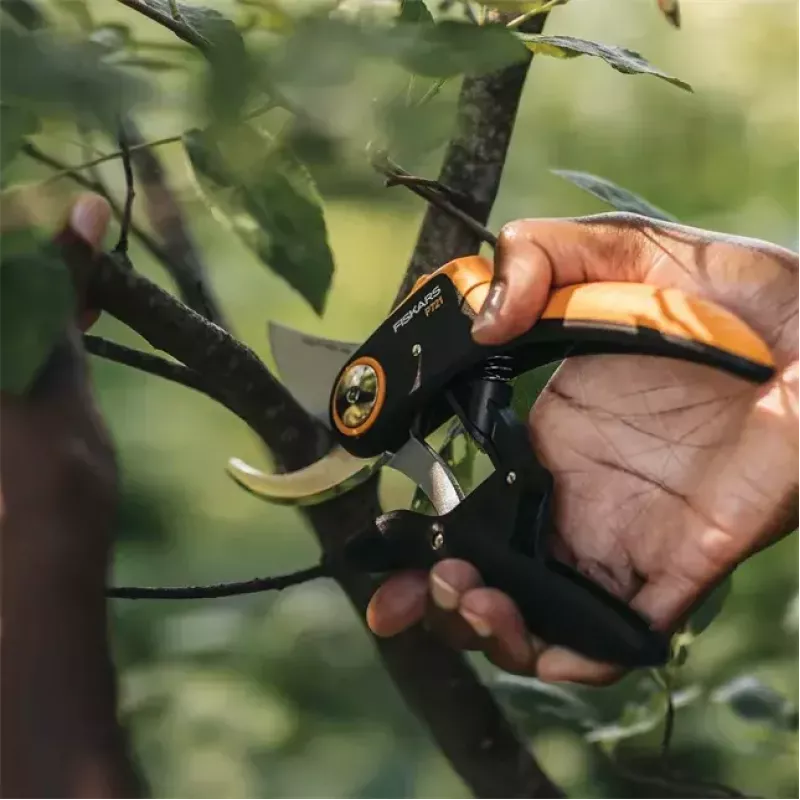 Tuinschaar Fiskars Plus PowerLever P721 — bypassschaar voor takken en stengels