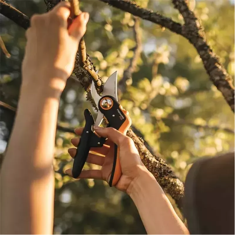 Tuinschaar Fiskars Plus PowerLever P721 — bypassschaar voor takken en stengels