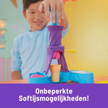Kinetic Sand, Soft Serve Station, Easter Basket Stuffers, bevat 14 oz vormbaar speelzand (3 kleuren), 2 ijswafels & 2 gereedschappen