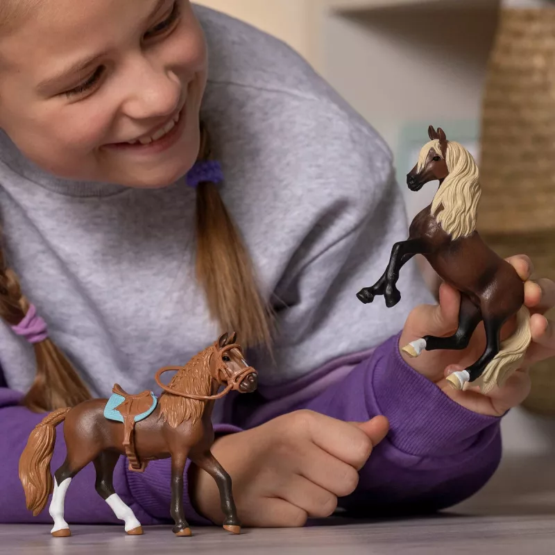 schleich HORSE CLUB Peruvian Paso merrie, 5 jaar, paarden, bruin, wit, kunststof