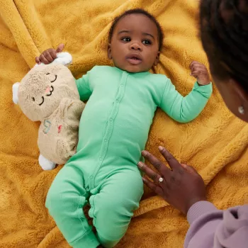 Fisher-Price Soothe & Settle Bunny pluchen babyspeelgoed & aanpasbaar geluidsapparaat met beweging