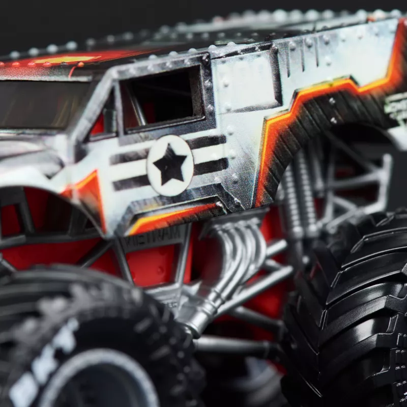 Monster Jam, Marvel Officiële Iron Man Vs. War Machine die-cast monstertrucks, schaal 1:64, speelgoed voor jongens en meisjes vanaf 3 jaar