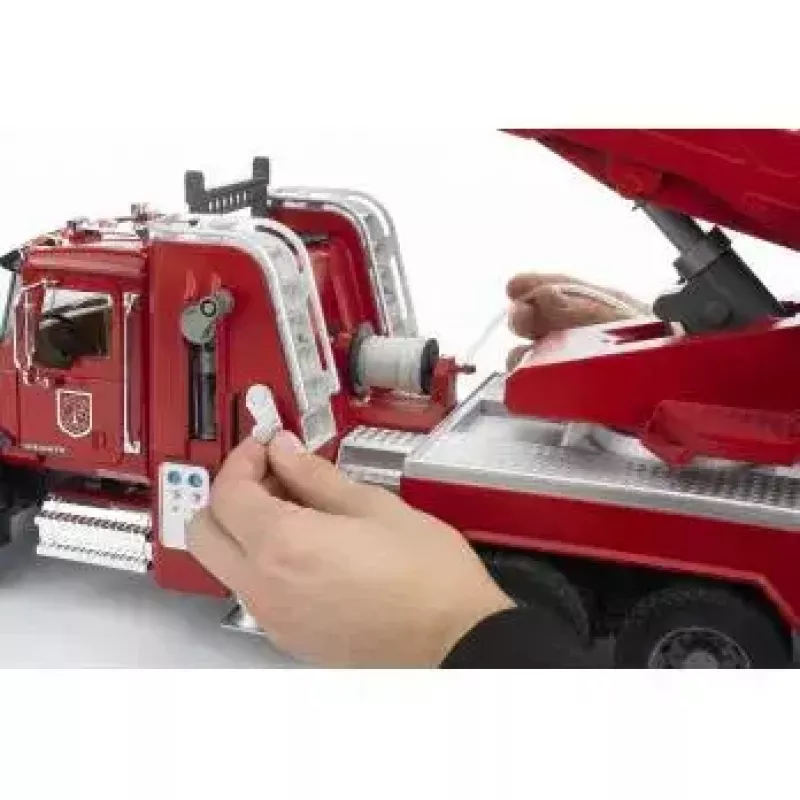 Brandweer BRUDER MACK Granite met waterpomp